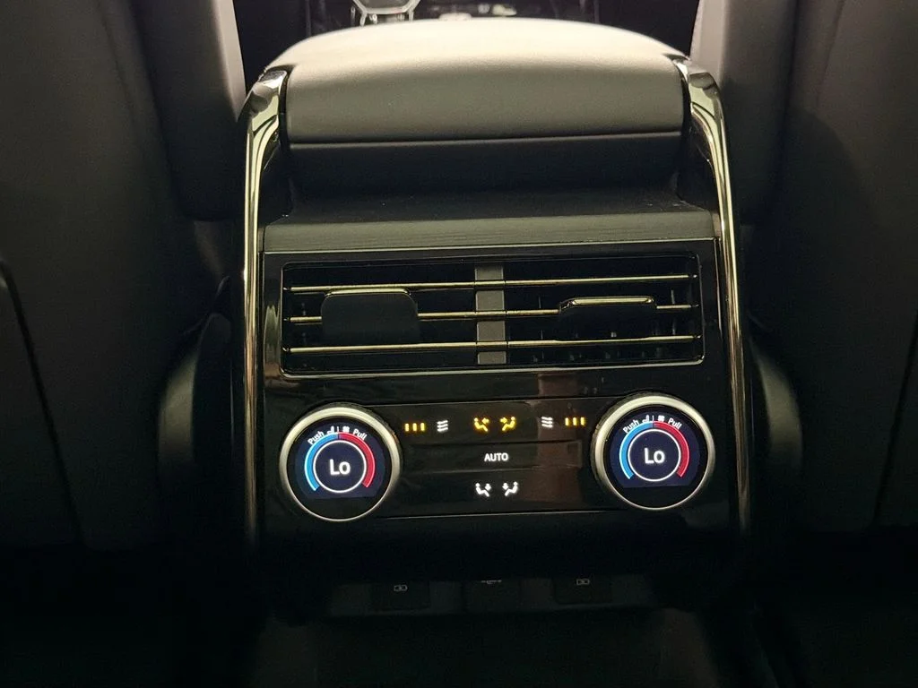 Used 2024  Land Rover Dynamic SE image 26