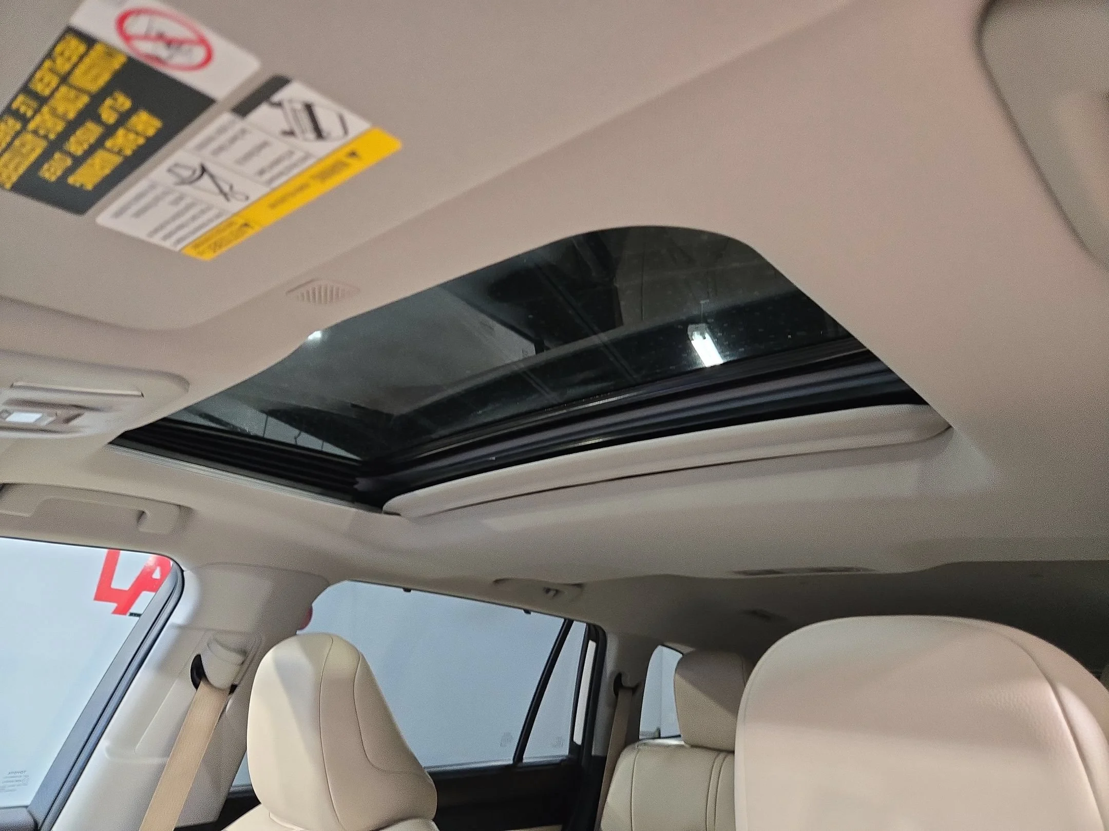 Used 2022 Wind Chill Pearl Toyota XLE image 25