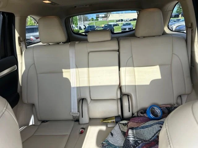 Used 2019 White Toyota XLE image 17