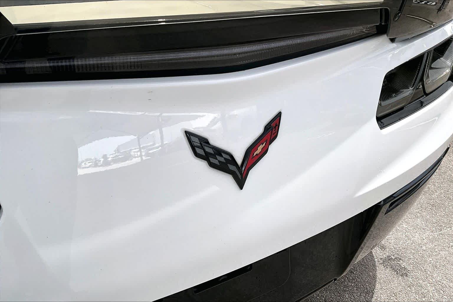 Used 2015 Arctic White Chevrolet Z06 2LZ image 10