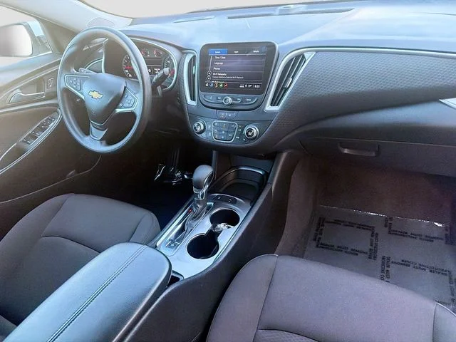 Used 2025 Summit White Chevrolet LT image 30
