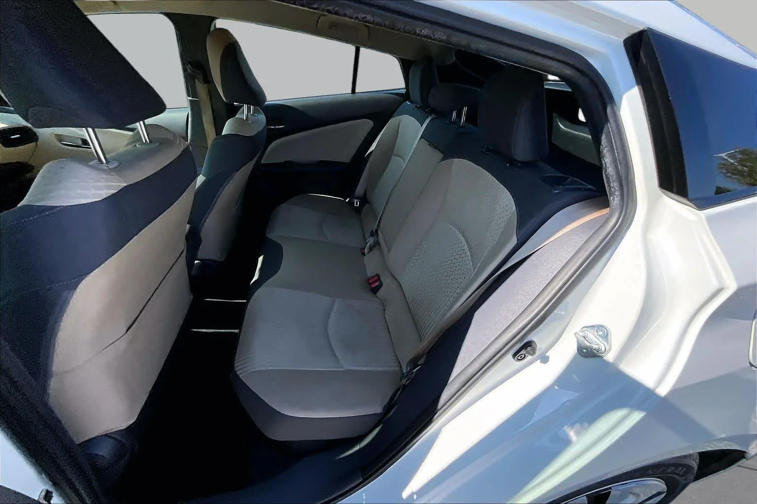 Used 2016 Blizzard Pearl Toyota Three image 17