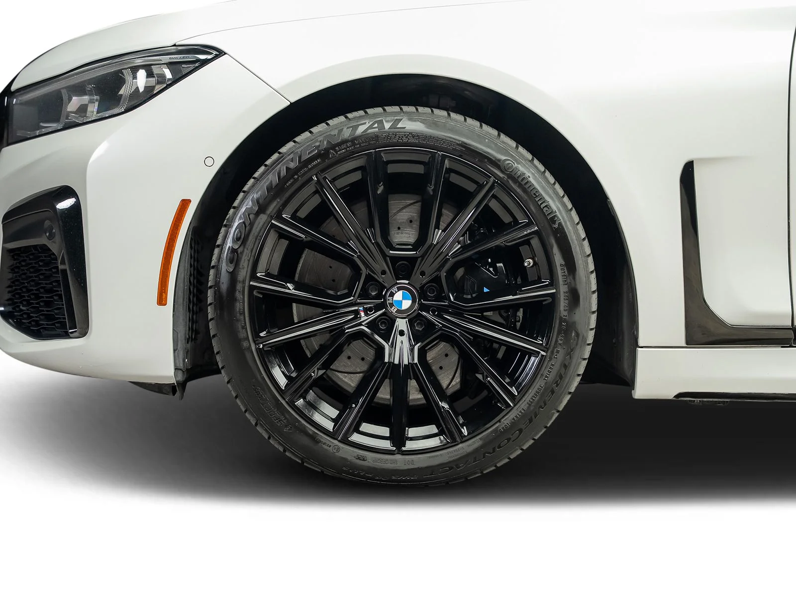 Used 2021 White BMW 750i xDrive image 25