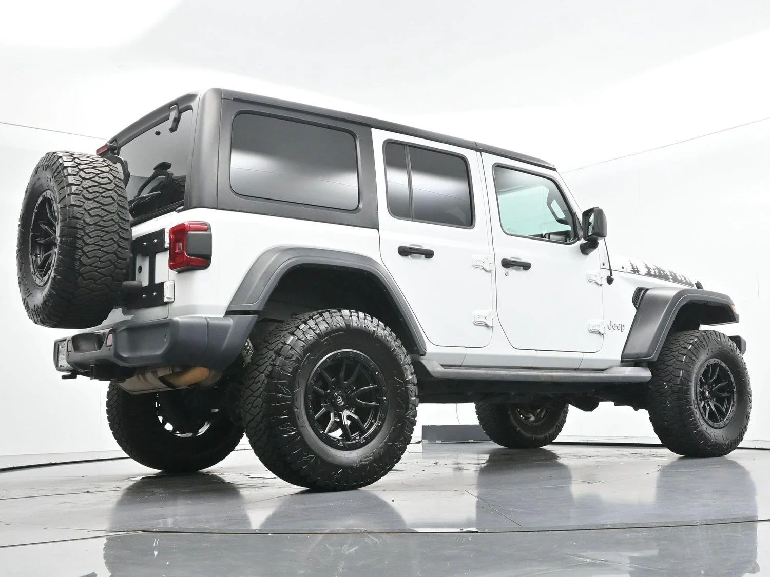 Used 2020 Bright White Clearcoat Jeep Sport S image 45