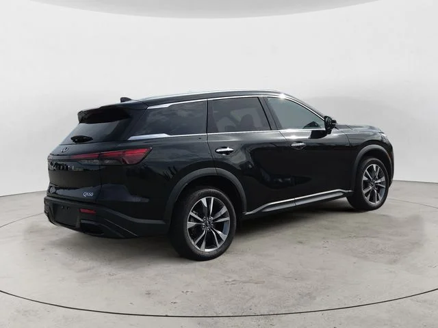 Used 2024  INFINITI LUXE image 5