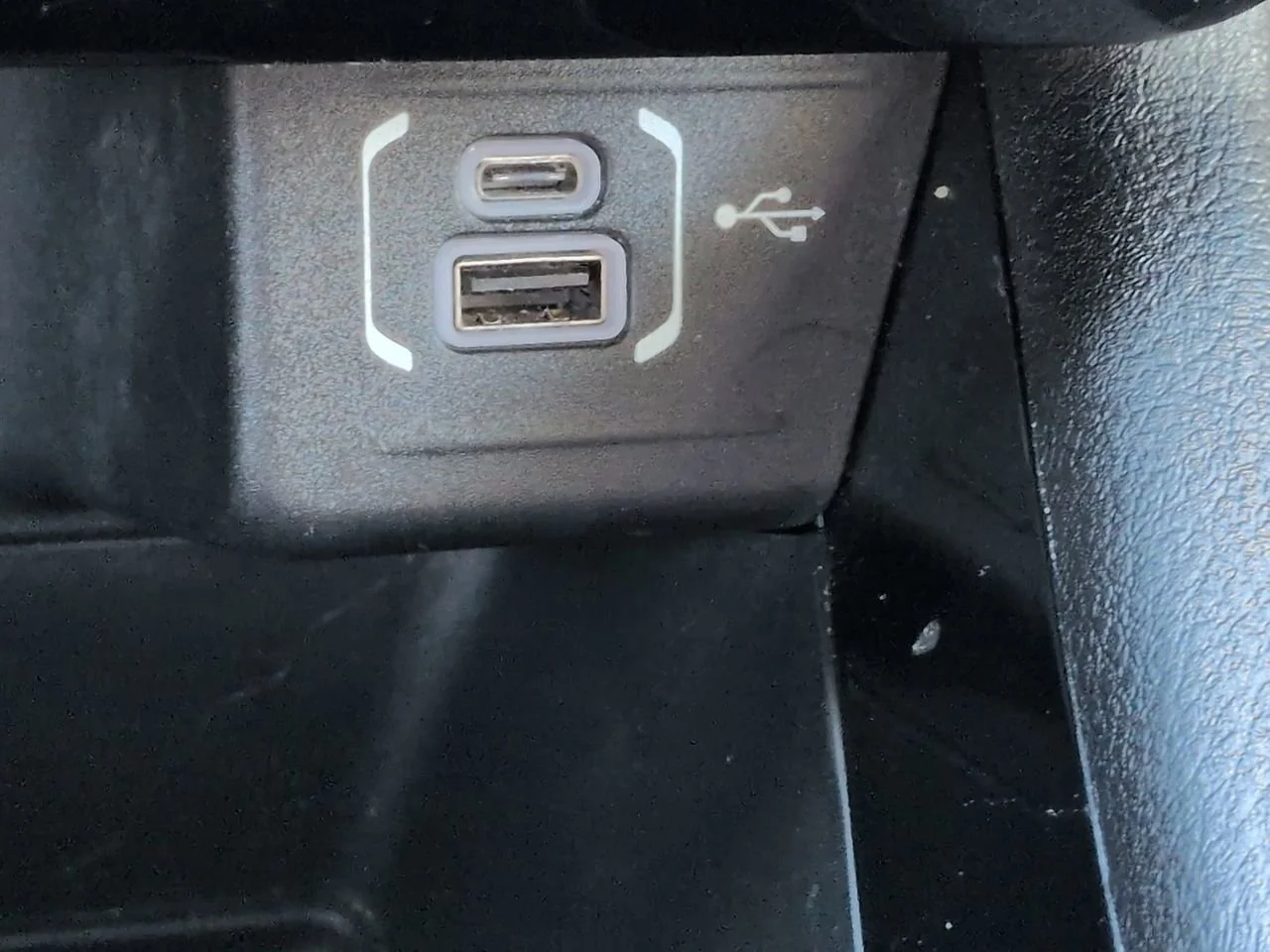 Used 2023 Redline Pearlcoat Jeep Limited image 20