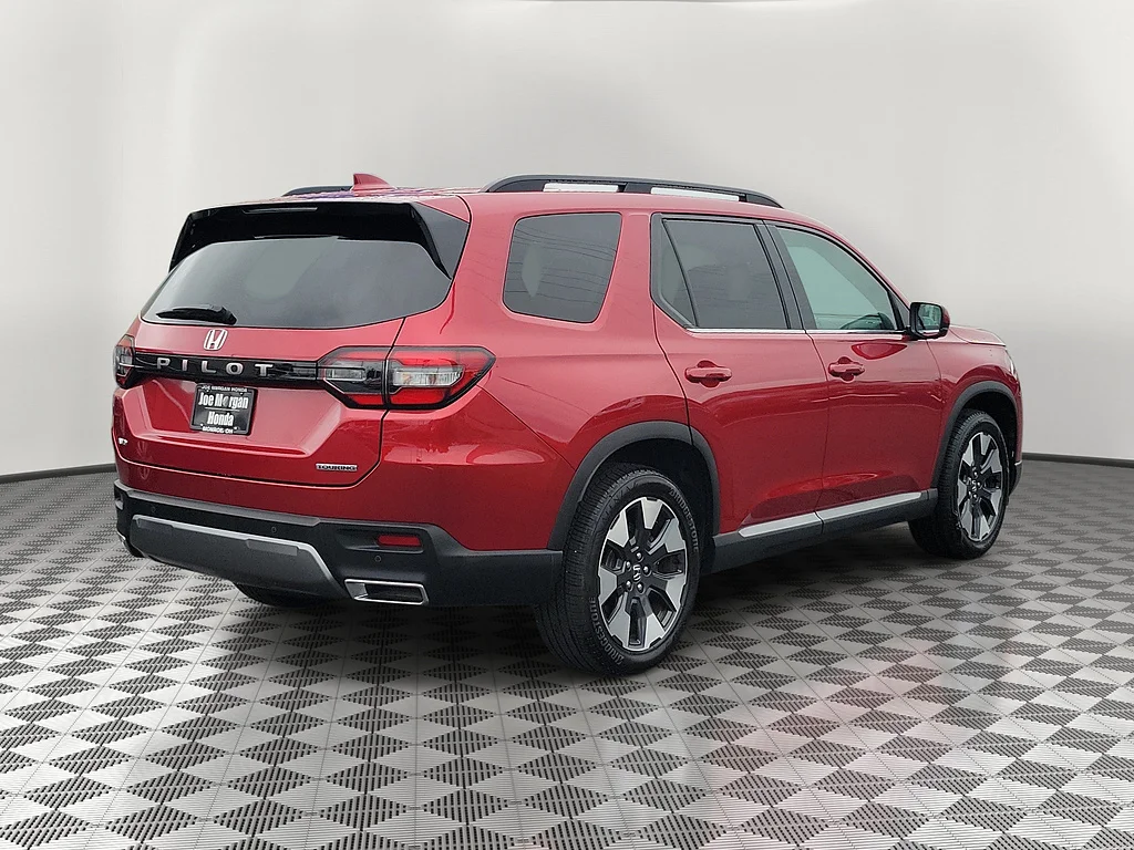 2026 Honda Pilot Touring, photo 3 of 12