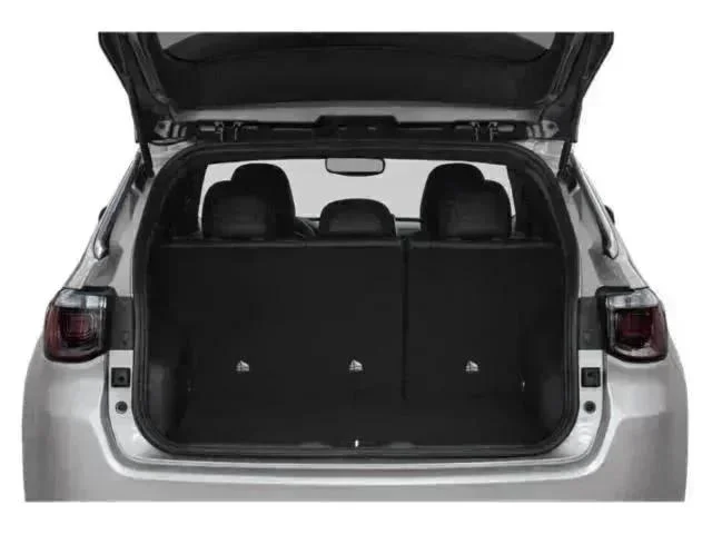 New 2026 Silver Zynith Metallic Clearcoat Jeep Latitude image 7
