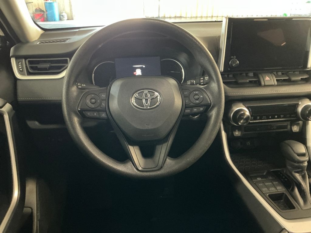 Used 2025  Toyota XLE image 15