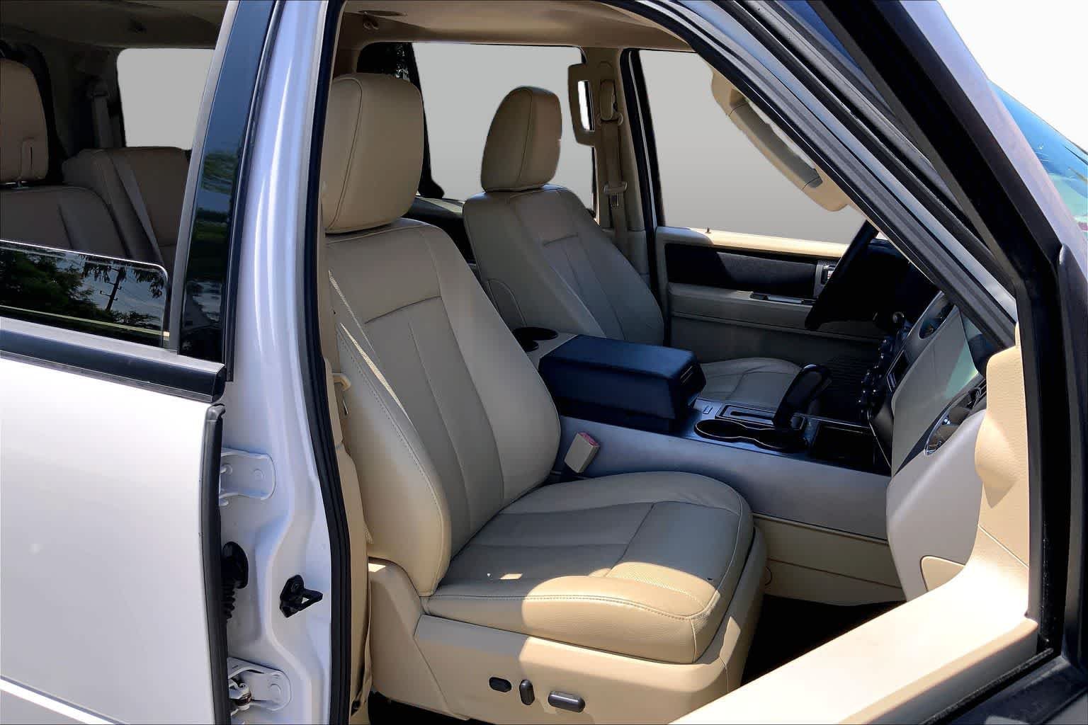 Used 2017 White Platinum Metallic Tri-Coat Ford XLT image 9