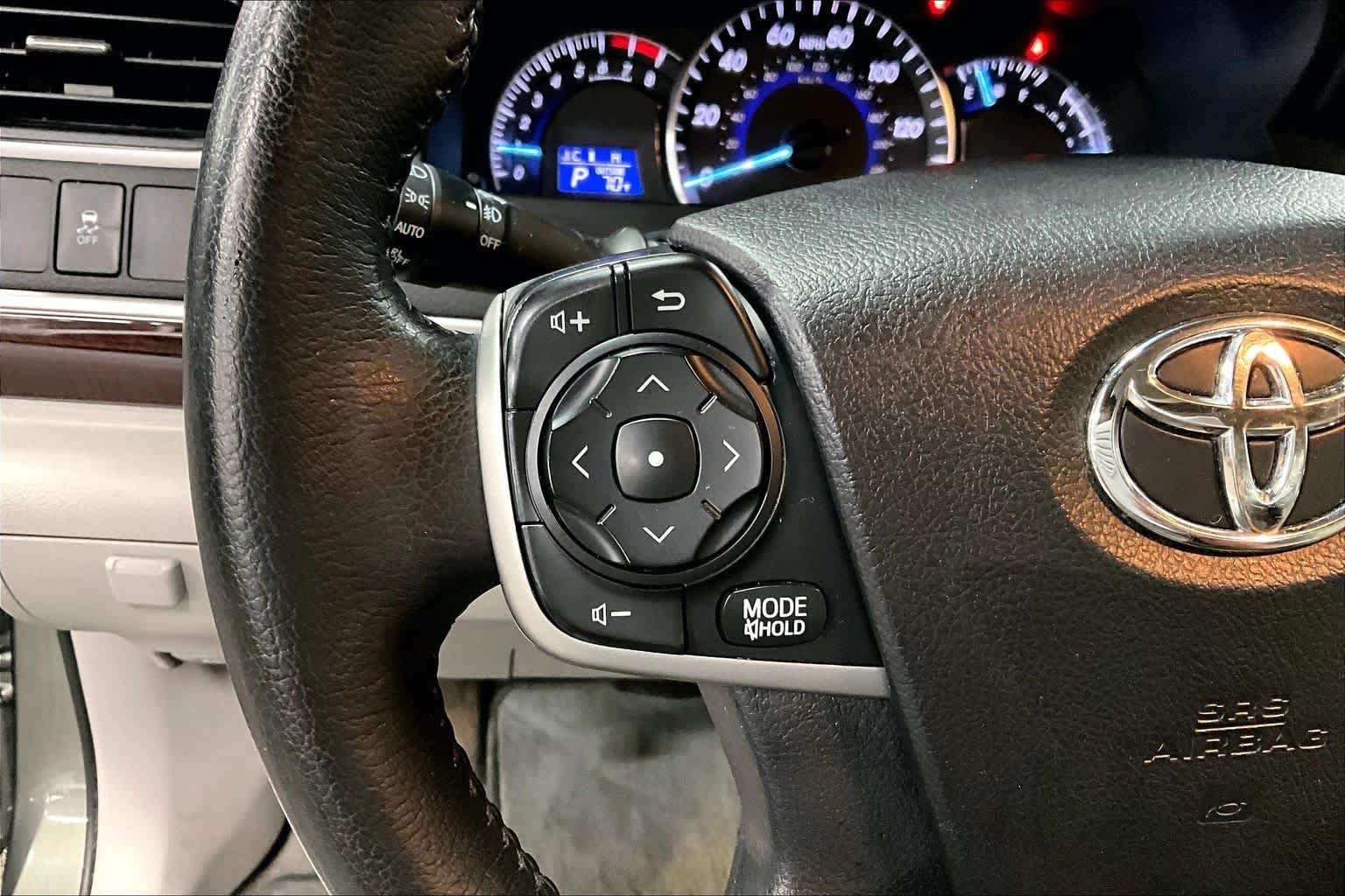 Used 2014 Cypress Pearl Toyota XLE image 23