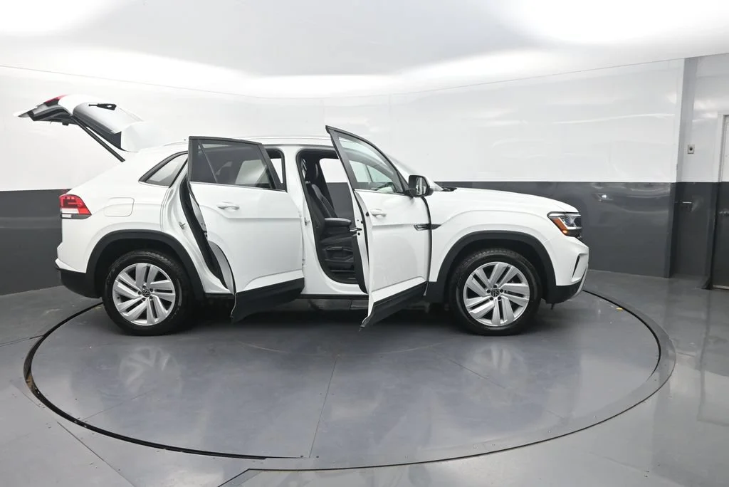 Used 2023 White Volkswagen 3.6L V6 SE w/Technology image 39