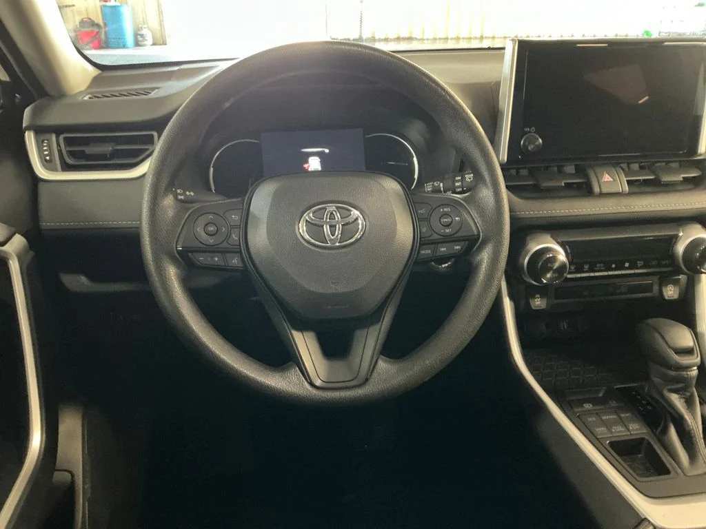 Used 2025  Toyota XLE image 15