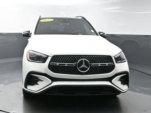 Used 2025  Mercedes-Benz GLE 450e image 2