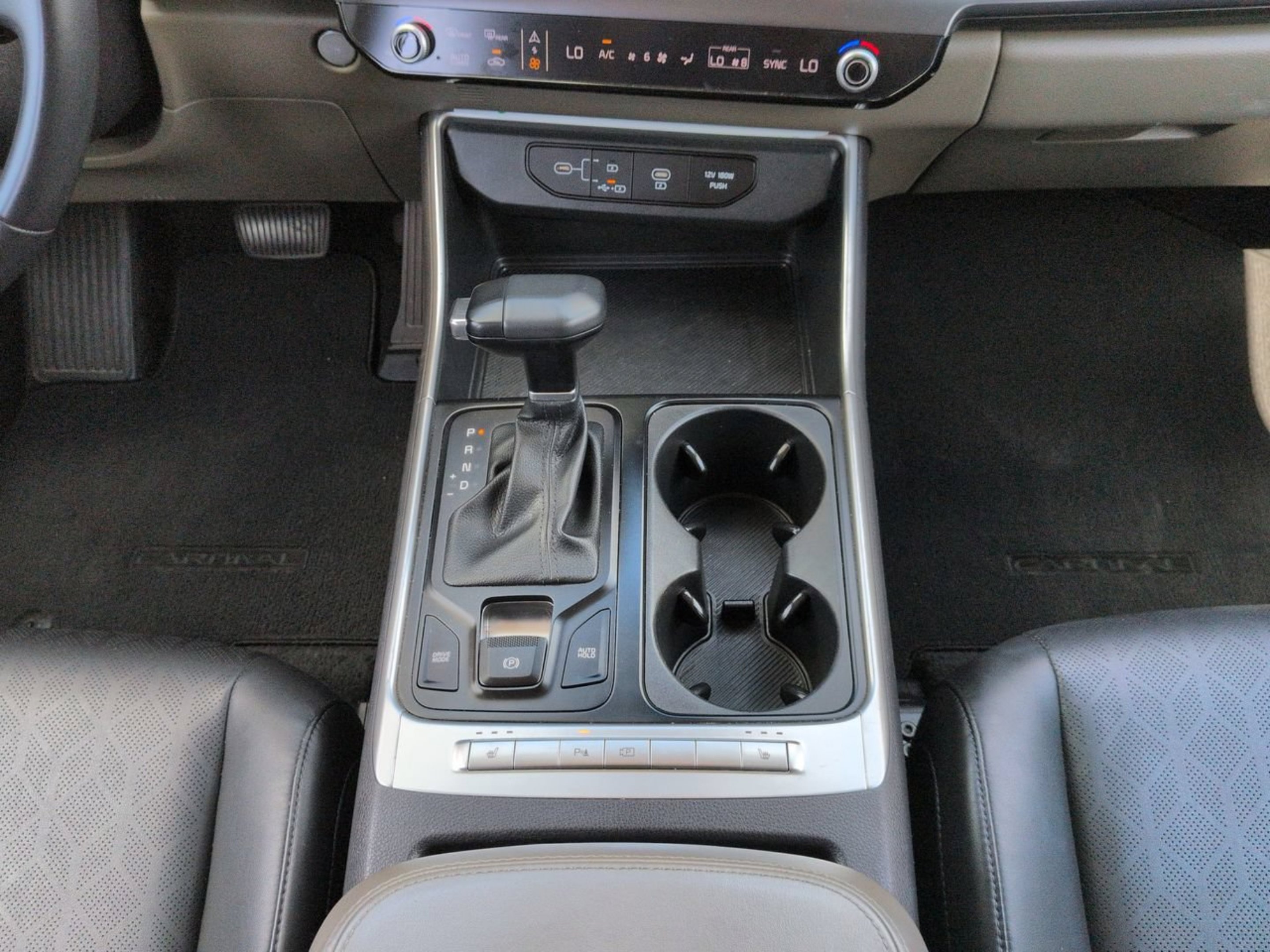 Certified Used 2025 Snow White Pearl Kia LXS image 17