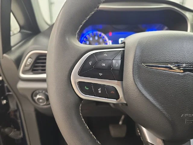 Used 2025 Fathom Blue Pearlcoat Chrysler Select image 31