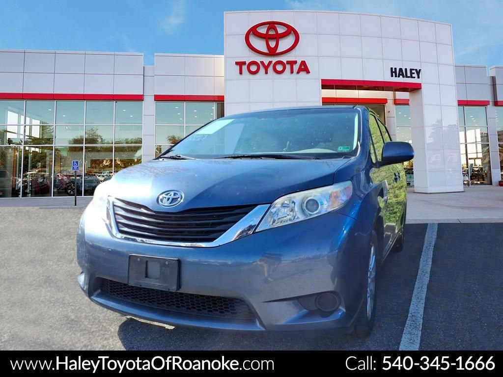 2014 Toyota Sienna LE