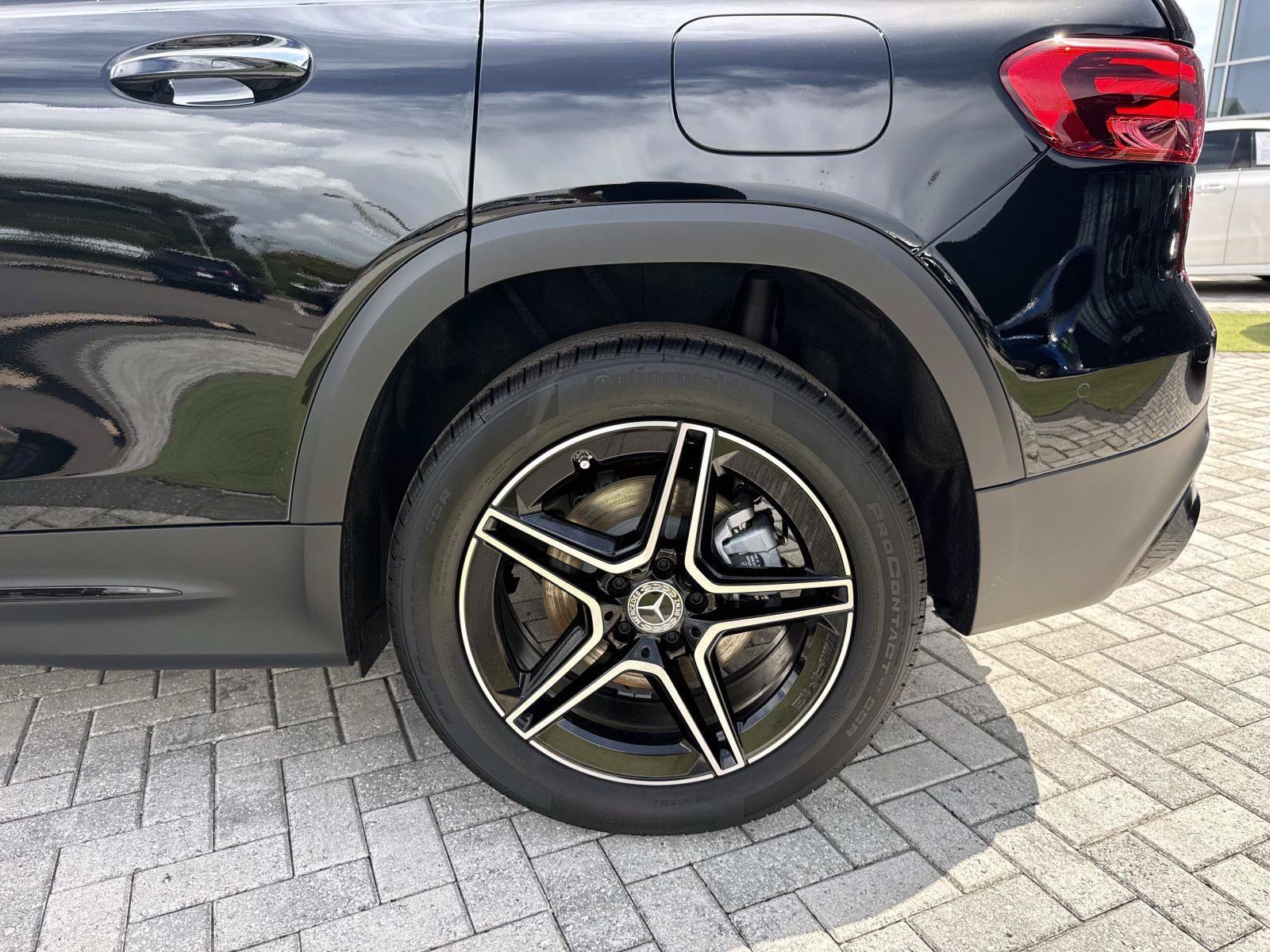 New 2026 Black Mercedes-Benz 250 SUV image 11