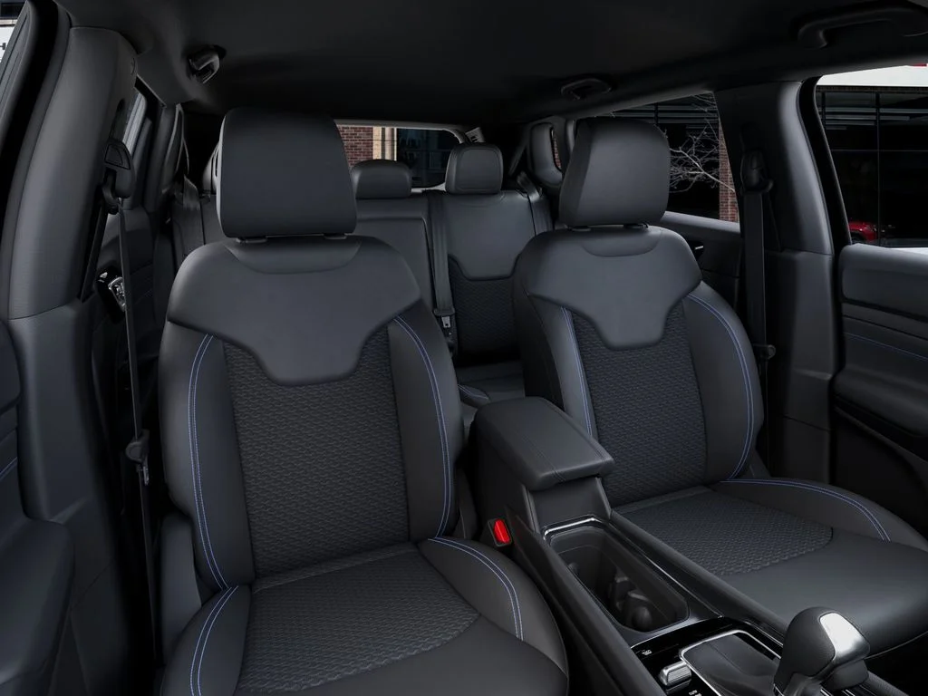 New 2026 Bright White Clearcoat Jeep Latitude image 16