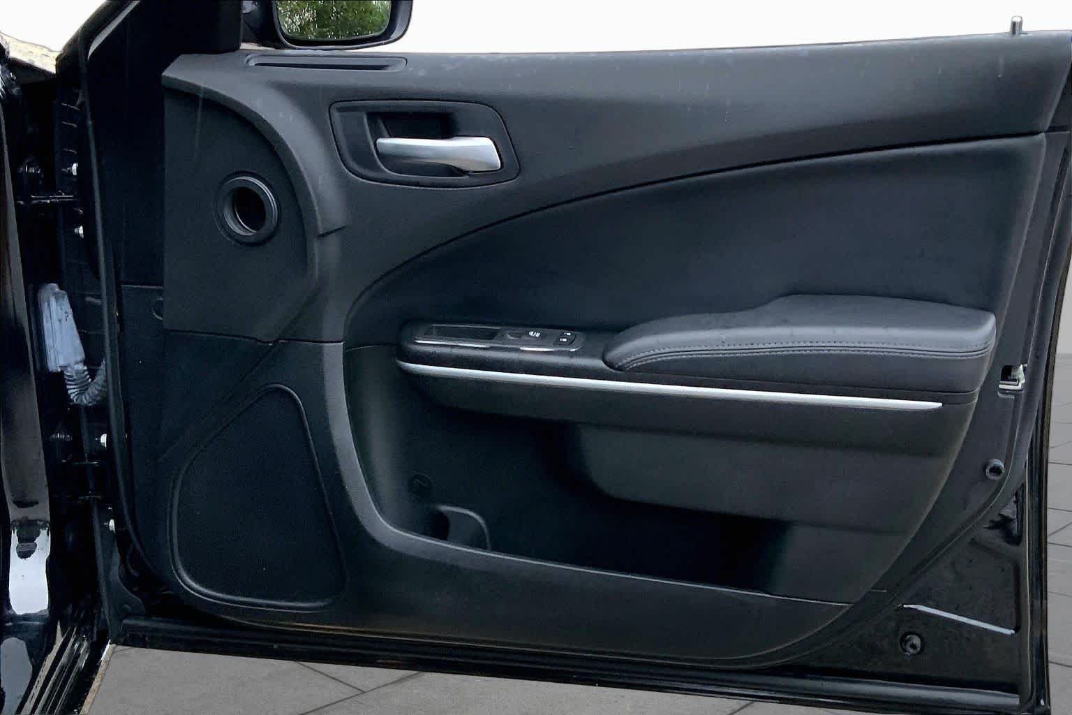 Used 2022 Pitch Black Clearcoat Dodge SXT image 21