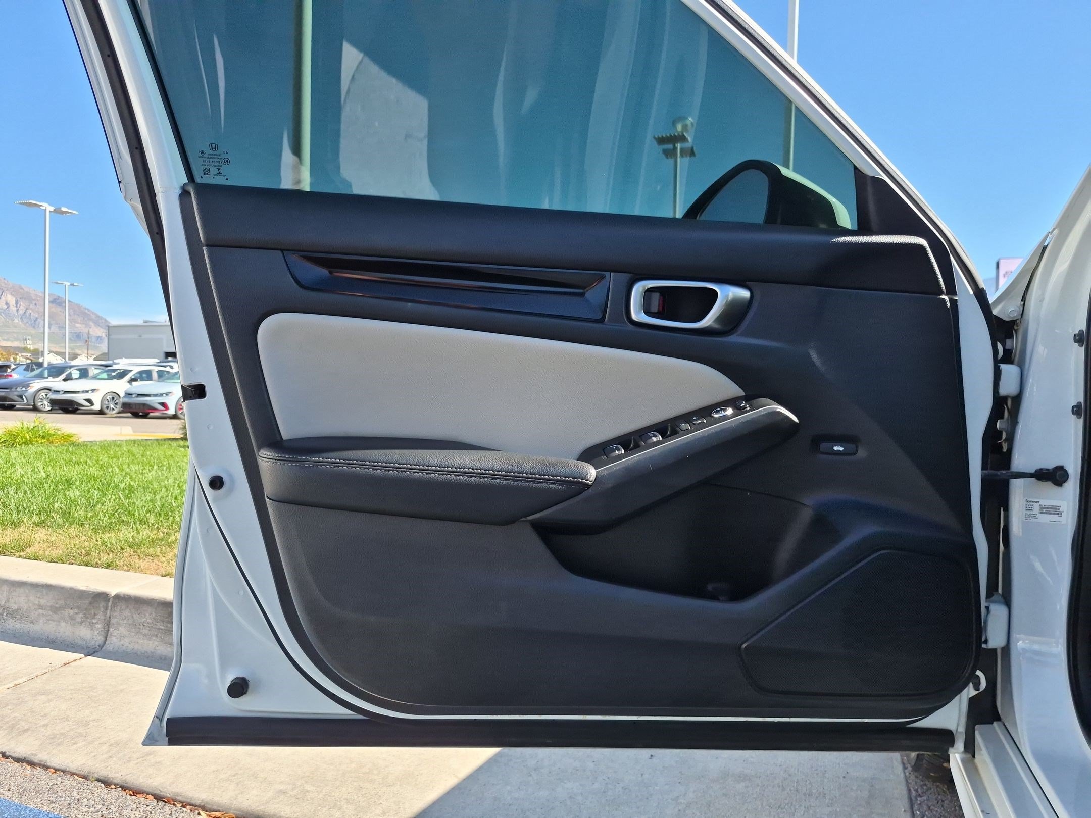 Used 2022 Platinum White Pearl Honda Touring image 11