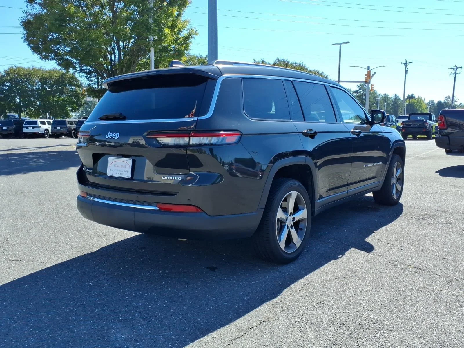 Used 2021 Rocky Mountain Pearlcoat Jeep Limited image 2