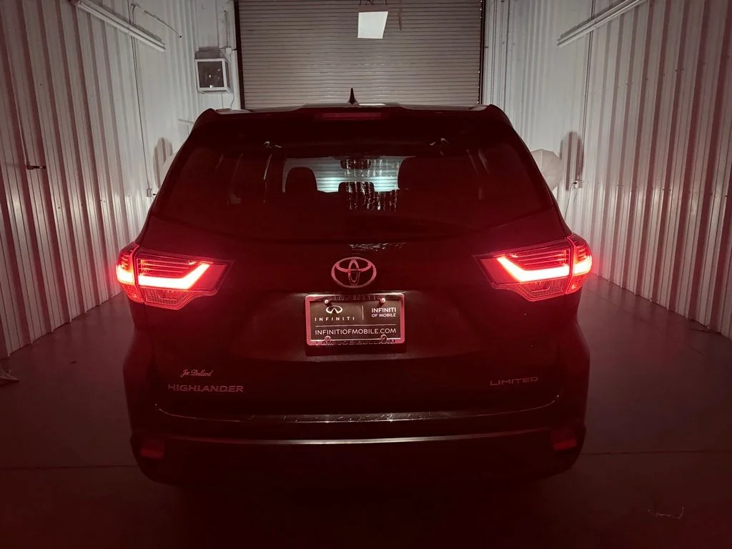 Used 2019 Black Toyota XLE image 9