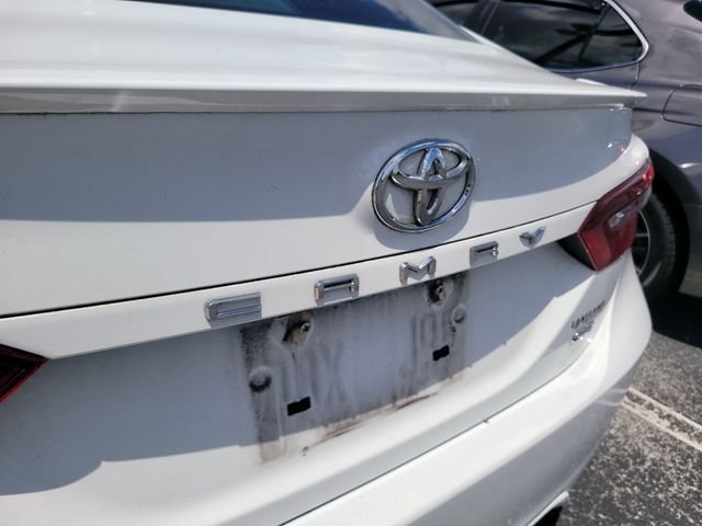 Used 2021 White Toyota SE image 9