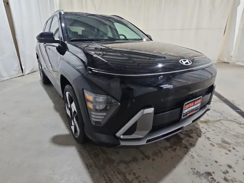 Used 2024 Abyss Black Pearl Hyundai Limited image 8