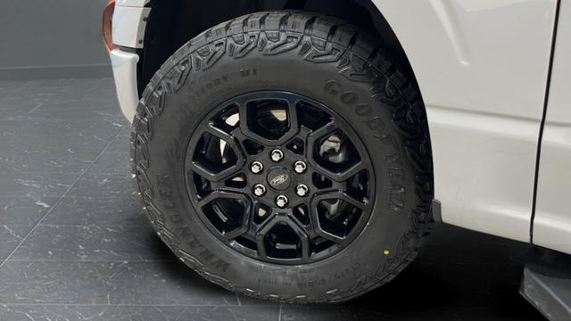 Used 2024 Avalanche Gray Ford XLT image 45