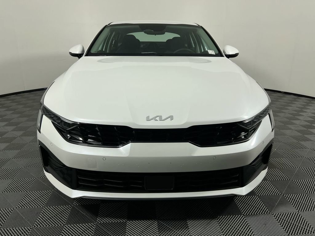 New 2026 Snow White Pearl Kia LXS FWD image 9