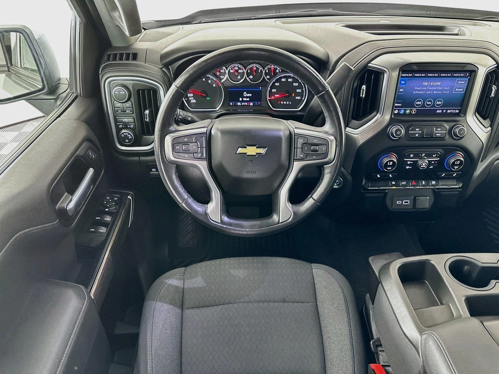 Used 2020 Chevrolet Silverado 1500 LT with VIN 3GCUYDED3LG392260 for sale in Winona, Minnesota