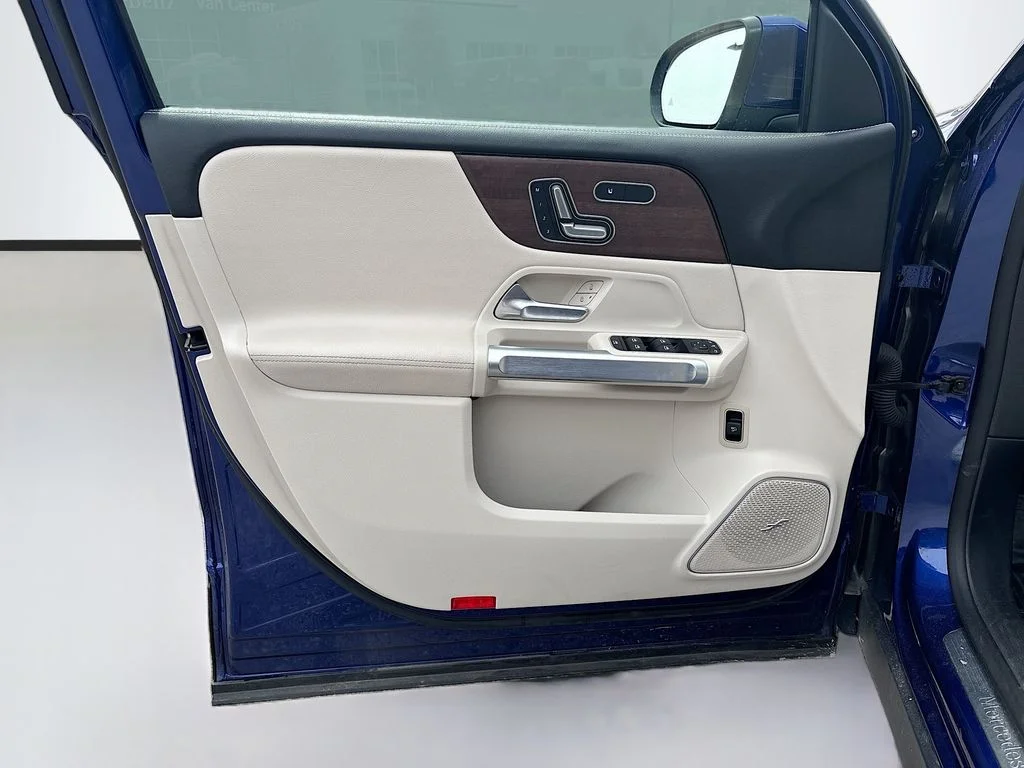 Used 2023 Blue Mercedes-Benz GLB 250 image 37