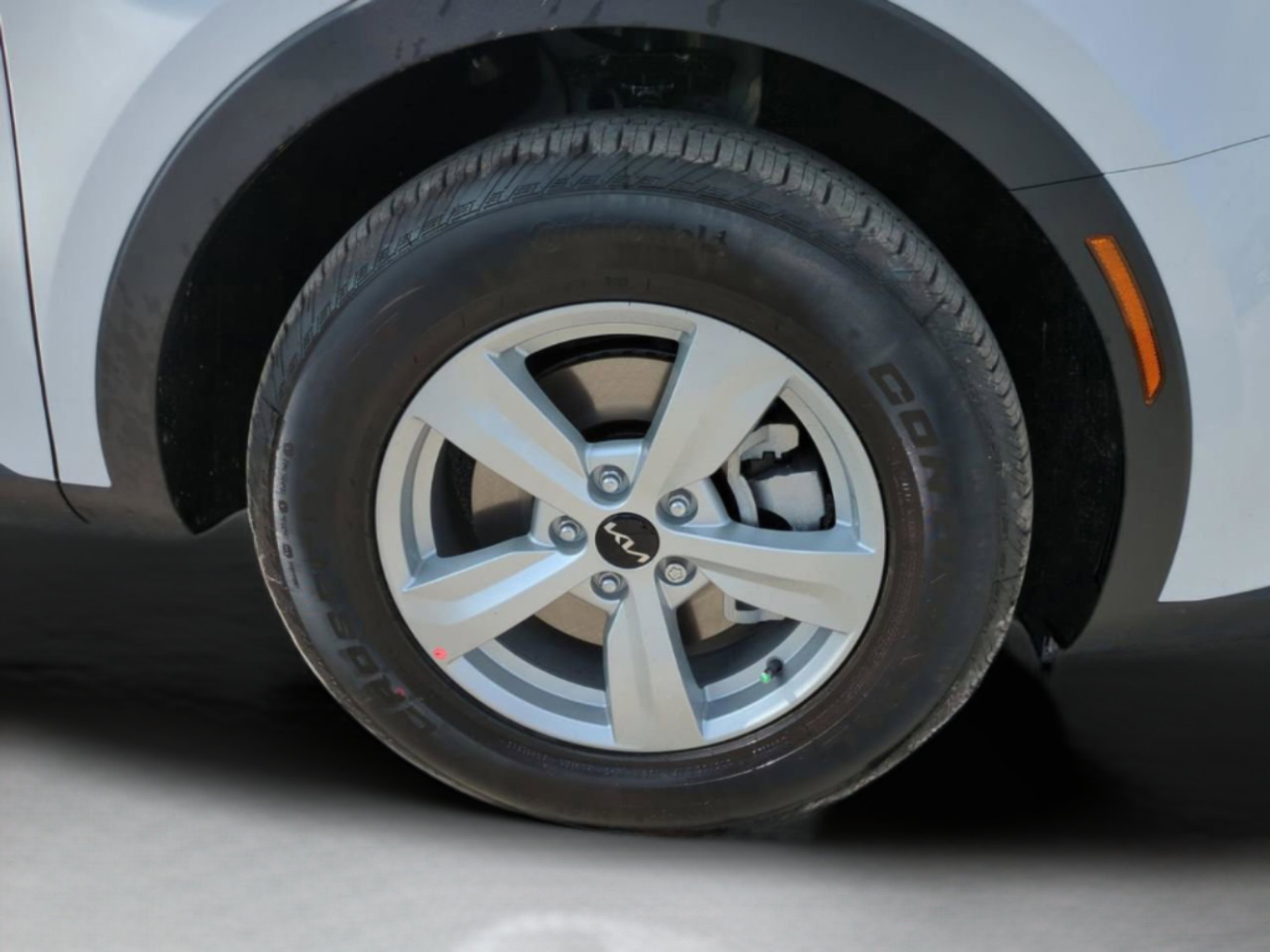 New 2026 Glacial White Pearl Kia LX image 12