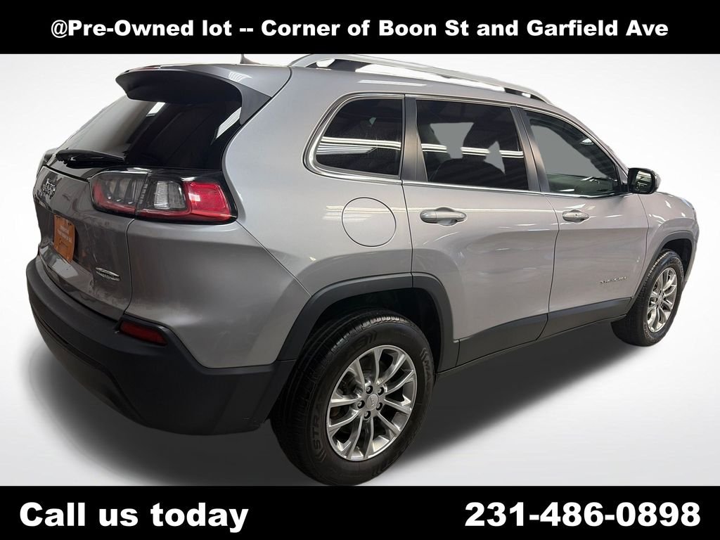 Used 2019 Silver Jeep Latitude Plus image 10