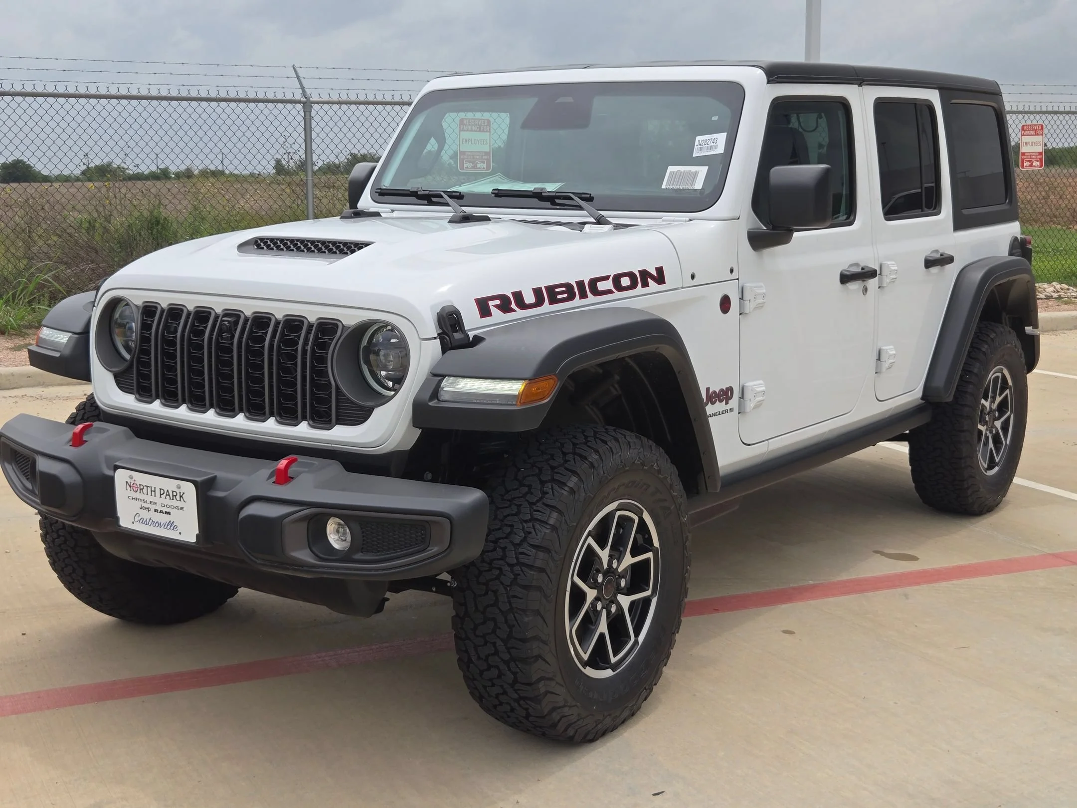 New 2026 Bright White Clear-Coat Exterior Paint Jeep Rubicon image 7
