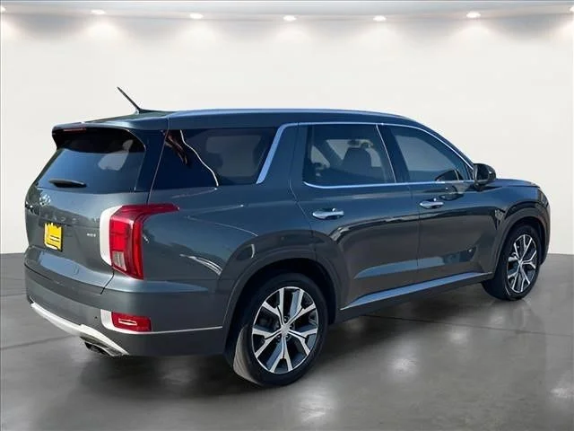 Used 2022 Gray Hyundai SEL image 3