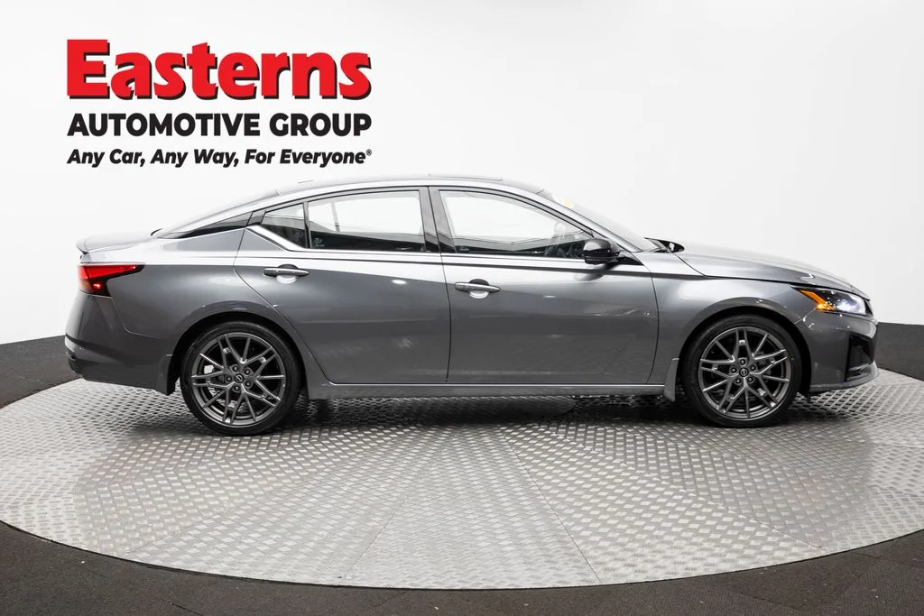 Used 2023 Gray Nissan 2.0 SR image 4