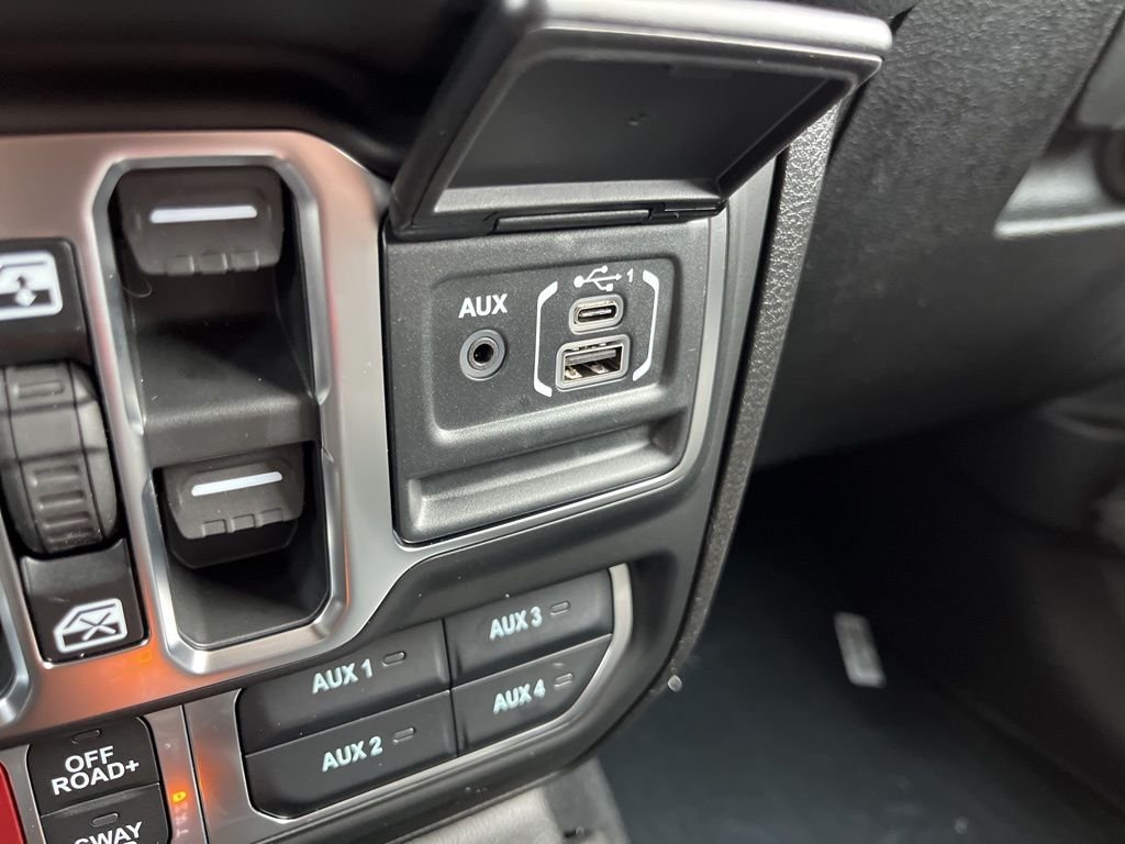 New 2026 Bright White Clearcoat Jeep Rubicon image 39