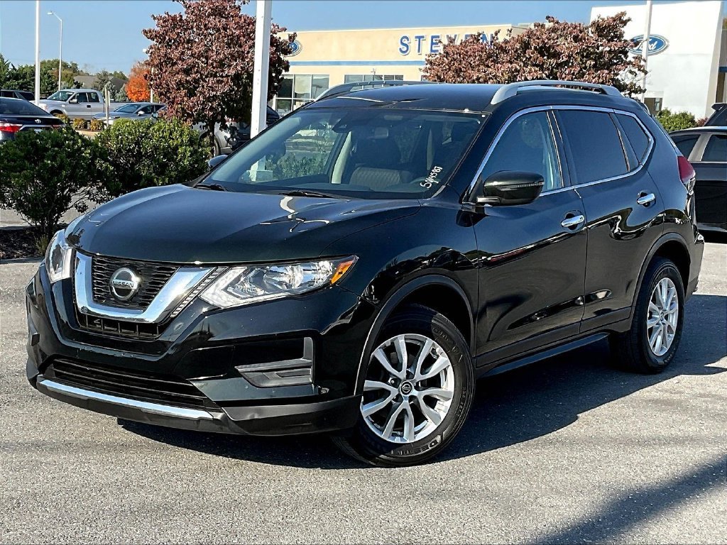 Used 2020 Green Nissan SV image 2