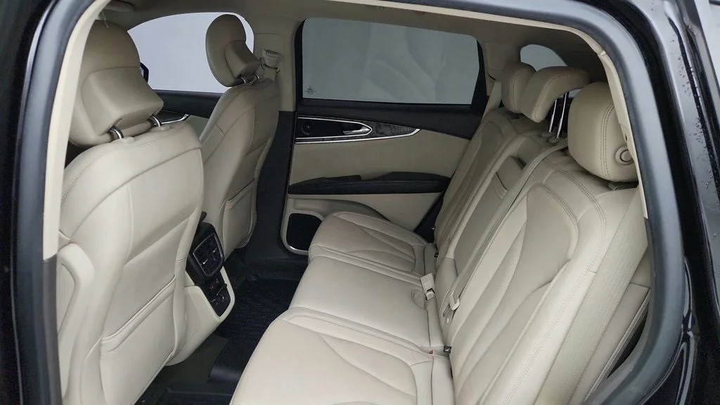 Used 2019 Infinite Black Metallic Lincoln Reserve AWD w/ Tech Package & Driver Assistance image 21