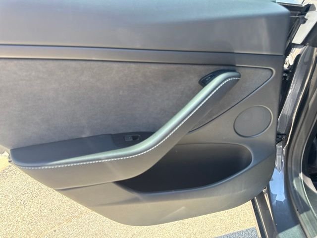 Used 2022  Tesla Performance image 9