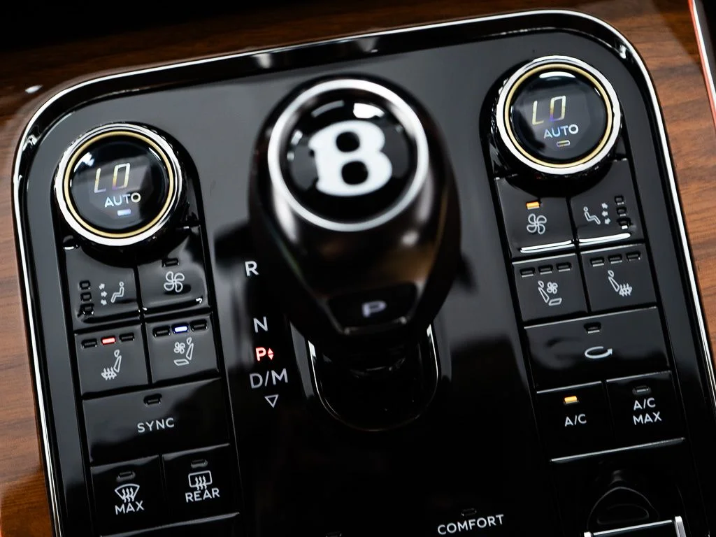 Used 2025 White Sand - by Mulliner Bentley Mulliner image 37
