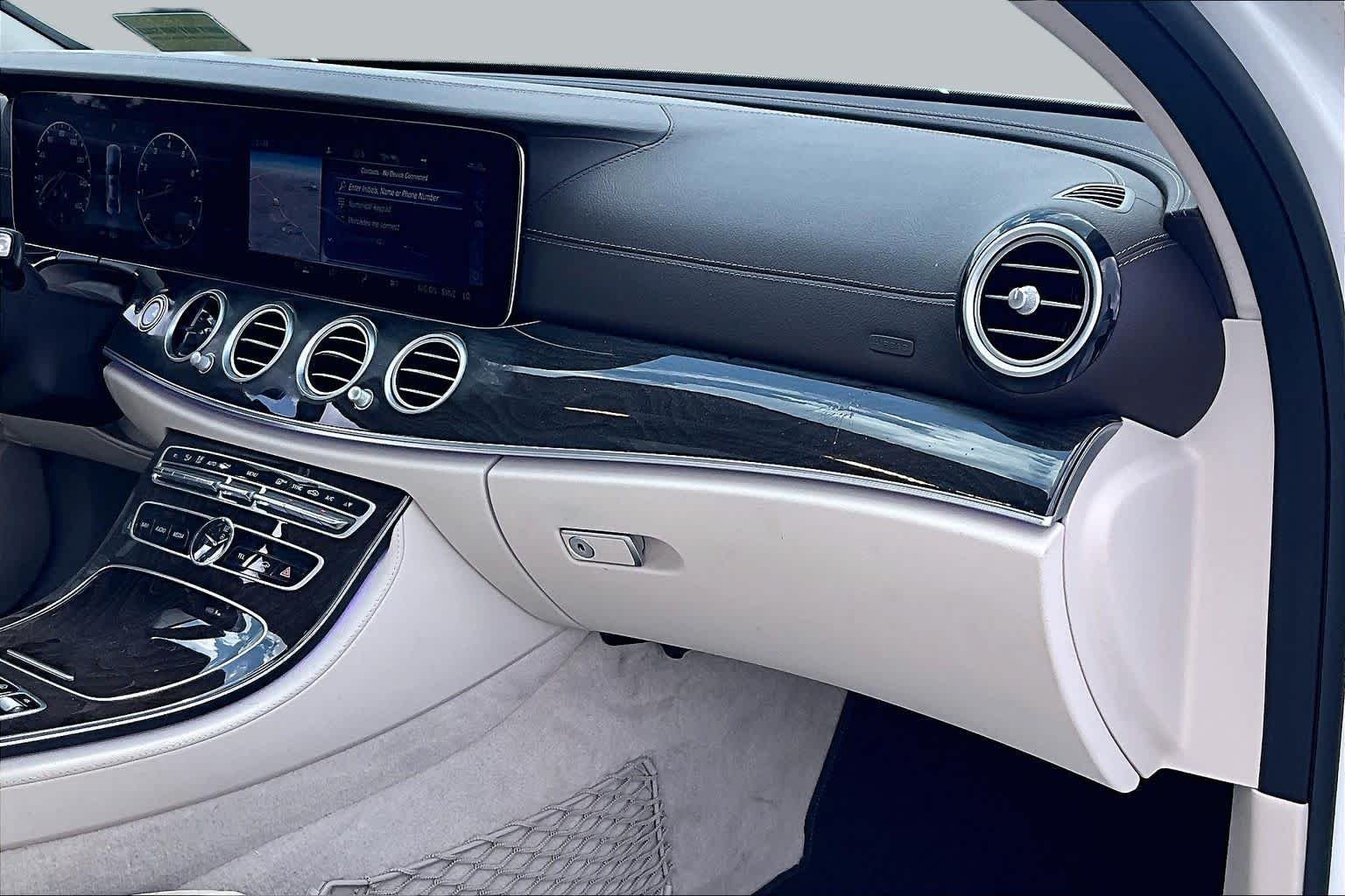 Used 2020 designo Diamond White Metallic Mercedes-Benz E 350 image 18
