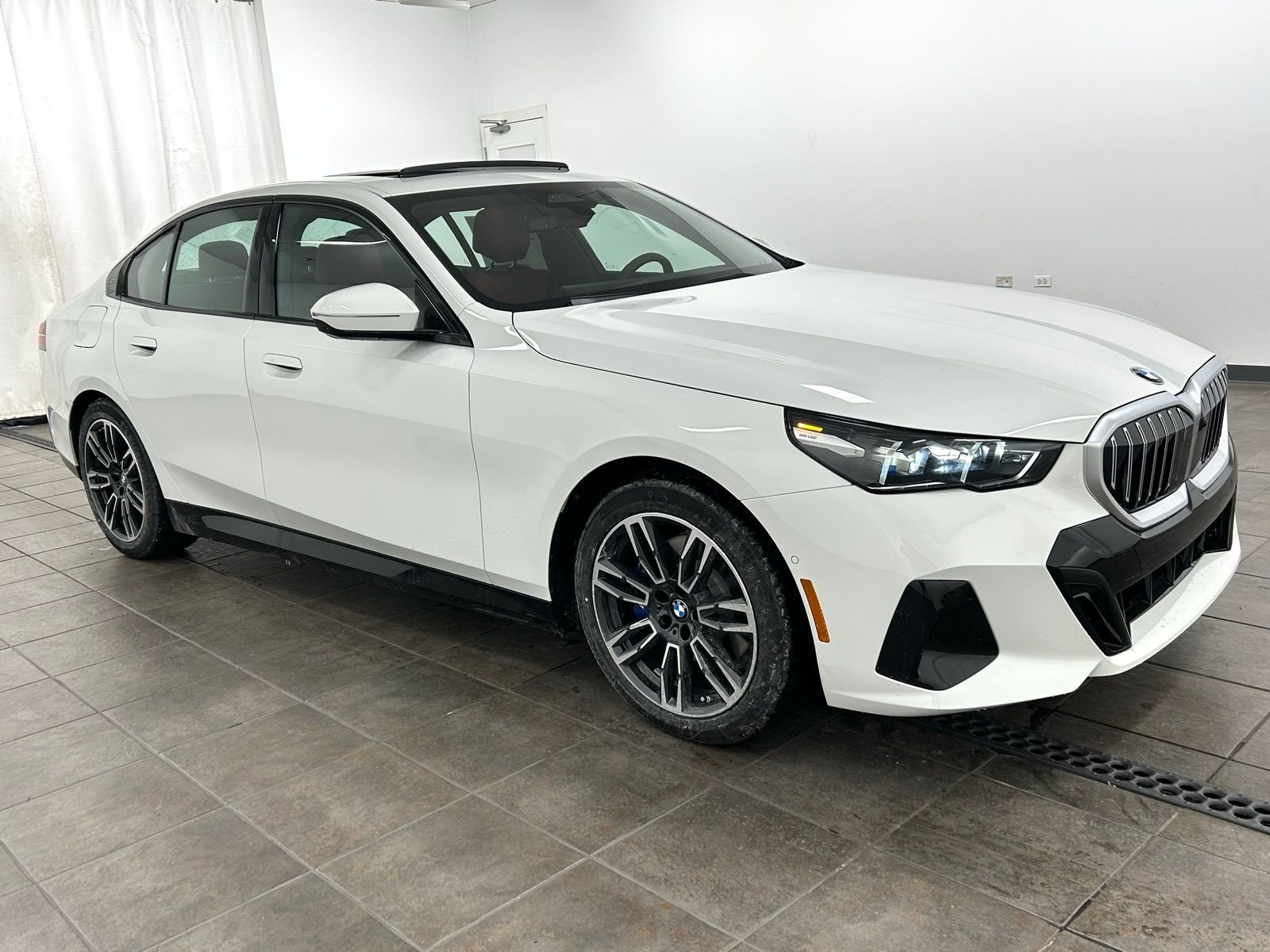 New 2026 Alpine White BMW 530i xDrive image 6