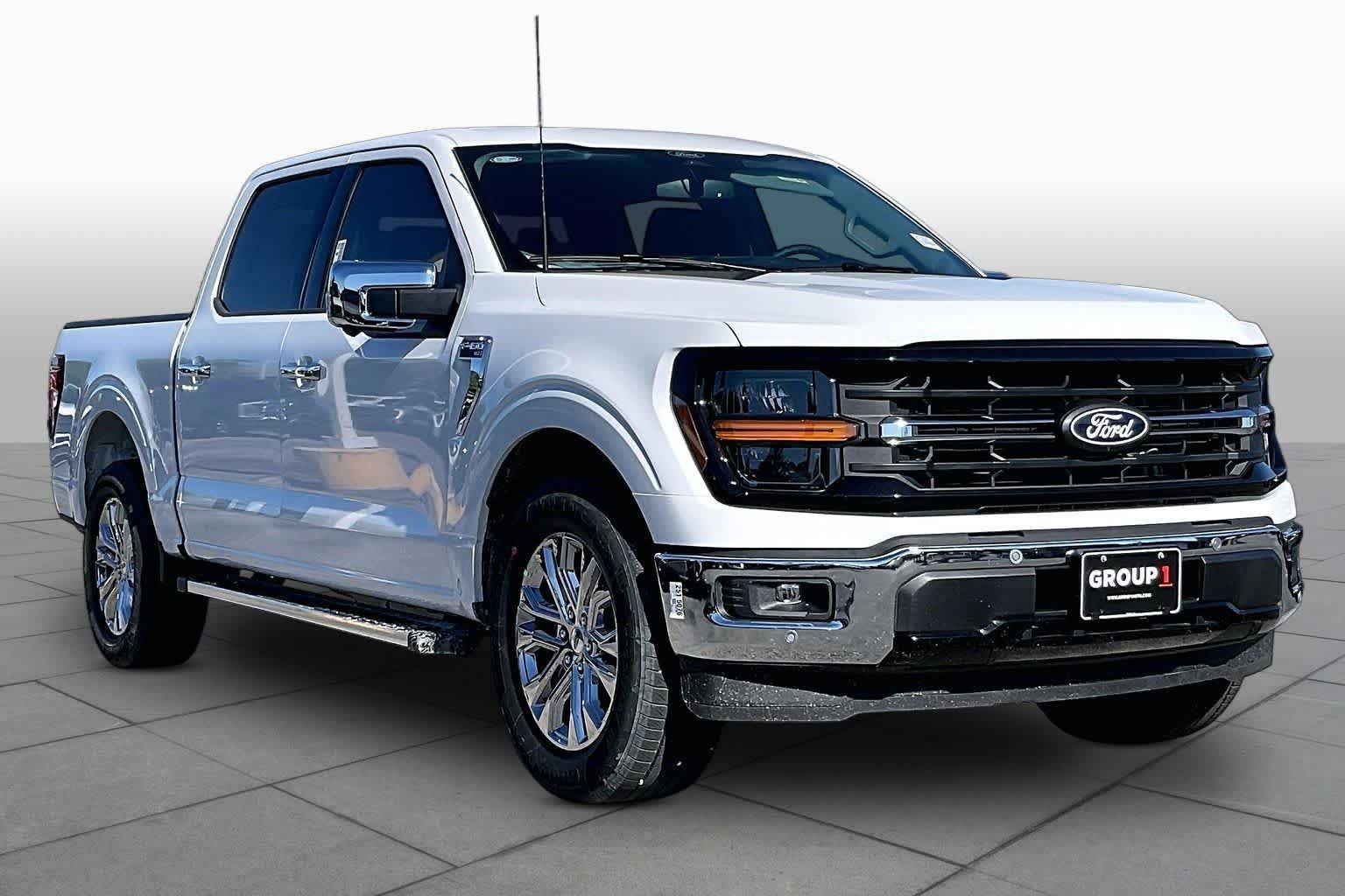 New 2026 Oxford White Ford XLT image 2