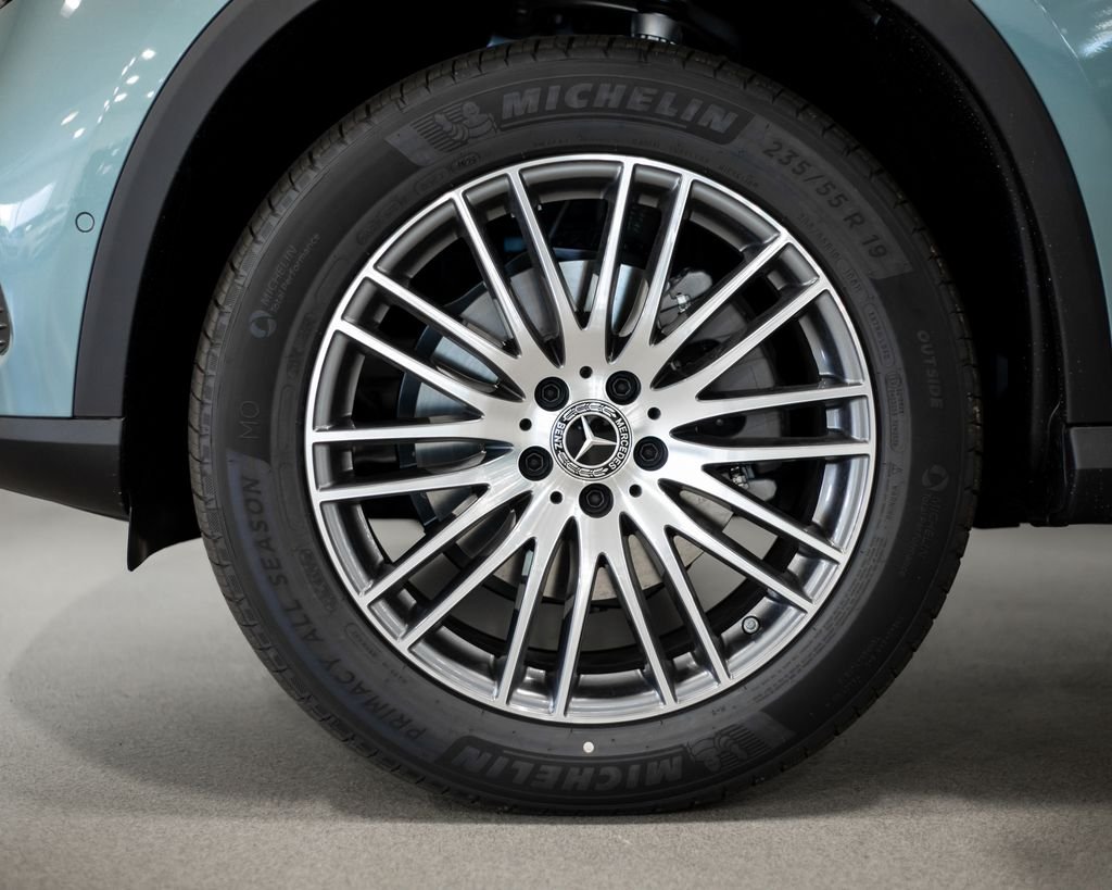 New 2026 Verde Silver Metallic Mercedes-Benz GLC 300 image 4