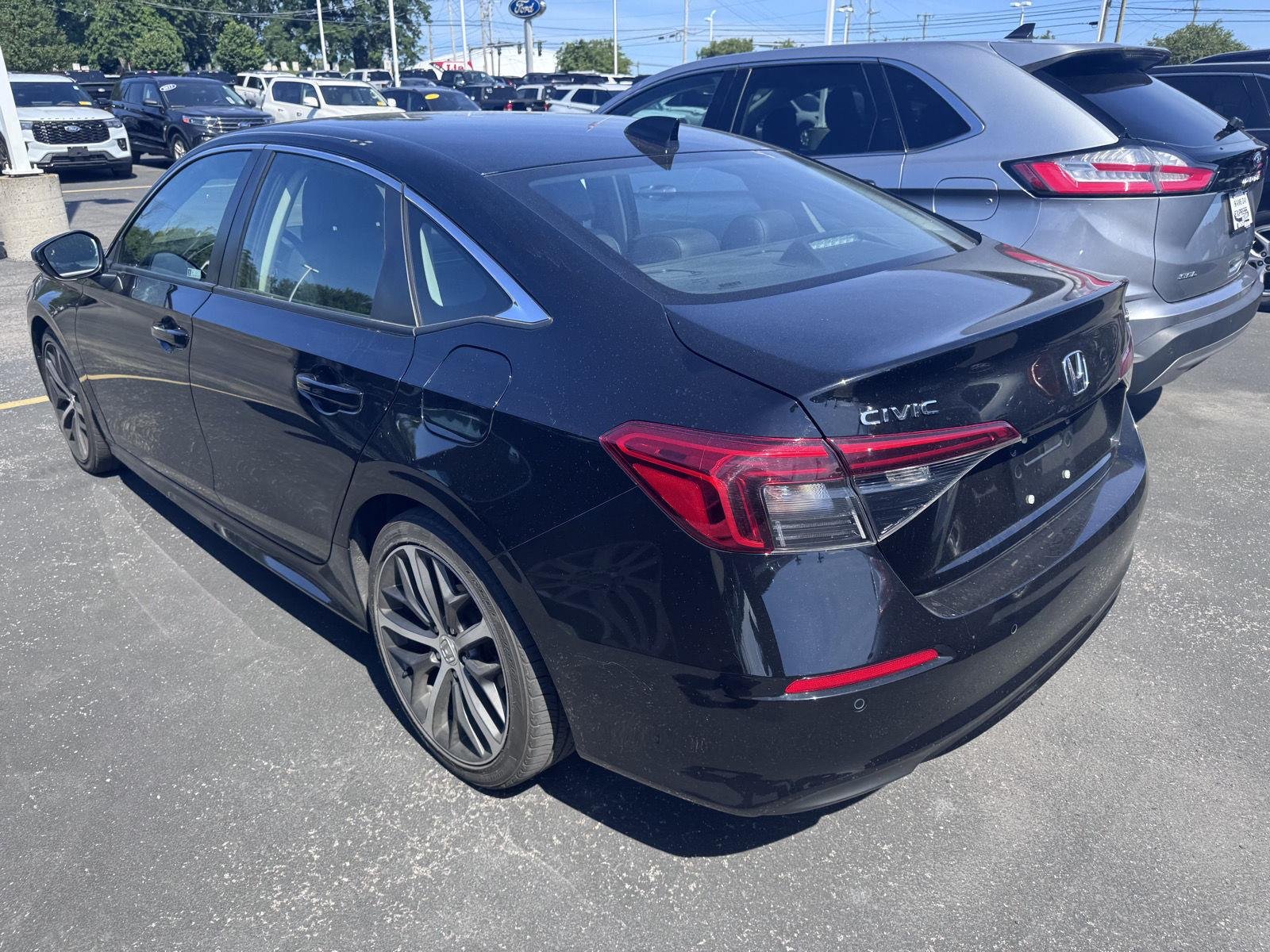 Used 2023 Crystal Black Pearl Honda Touring image 6
