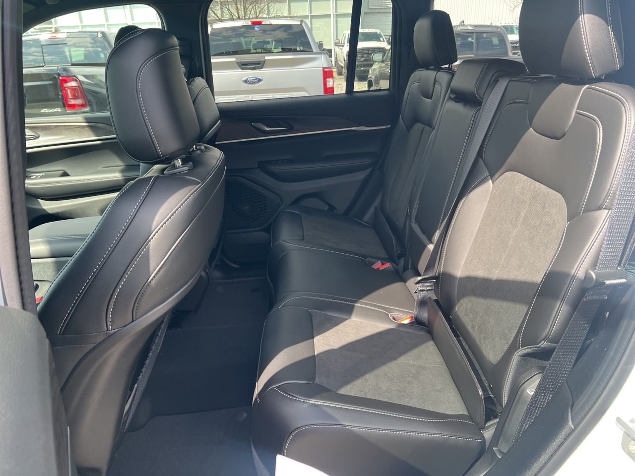 New 2026 Bright White Clear-Coat Exterior Paint Jeep Altitude image 16