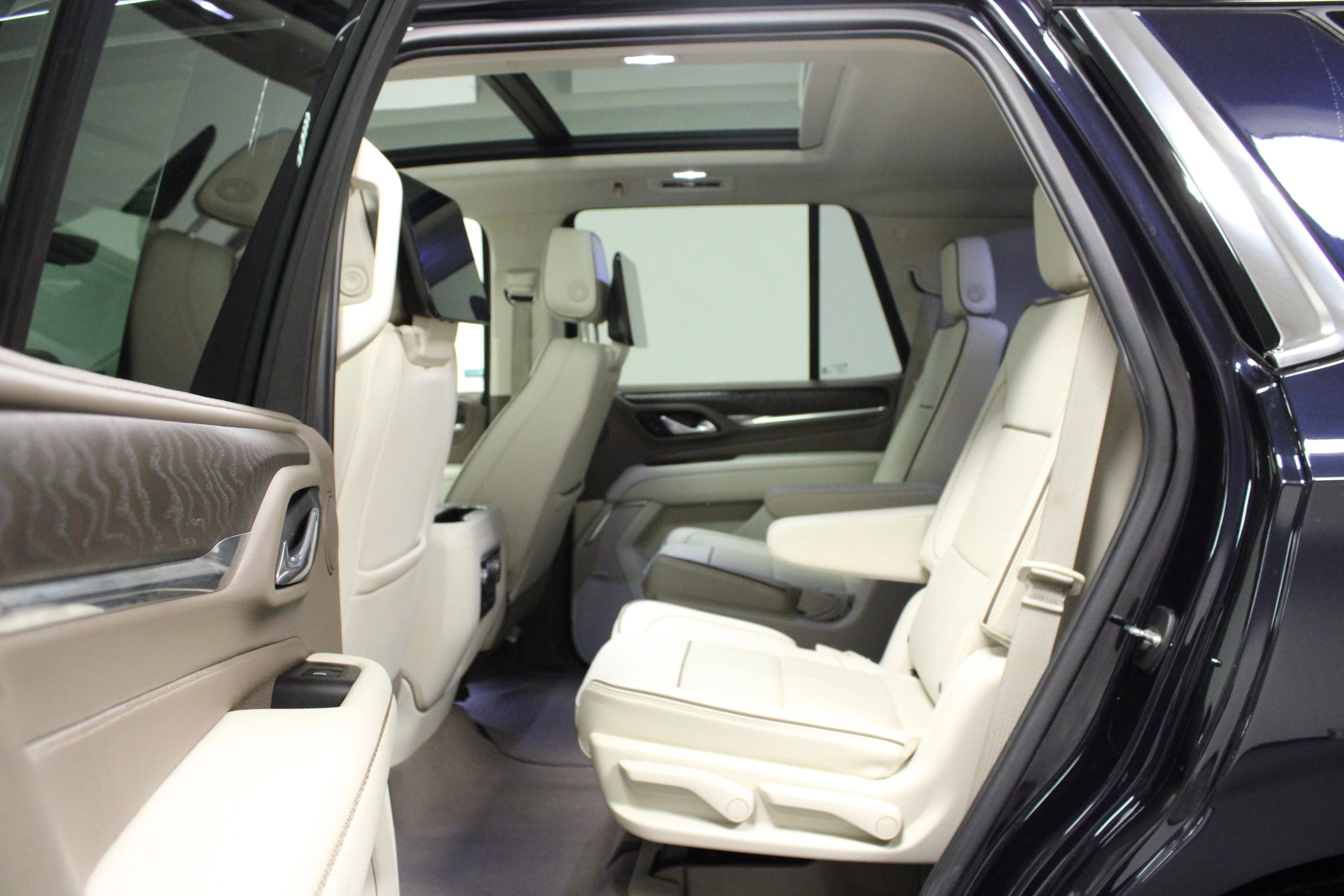 Used 2023 Midnight Blue Metallic GMC Denali image 14
